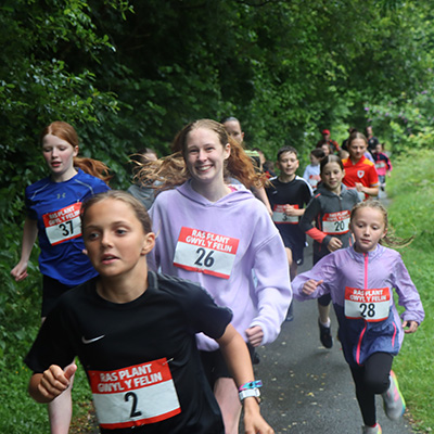 children running in the race